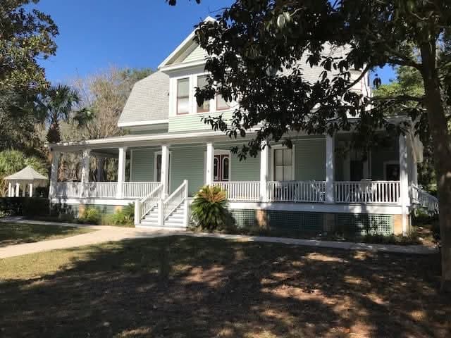 Florida School of Traditional Midwifery campus