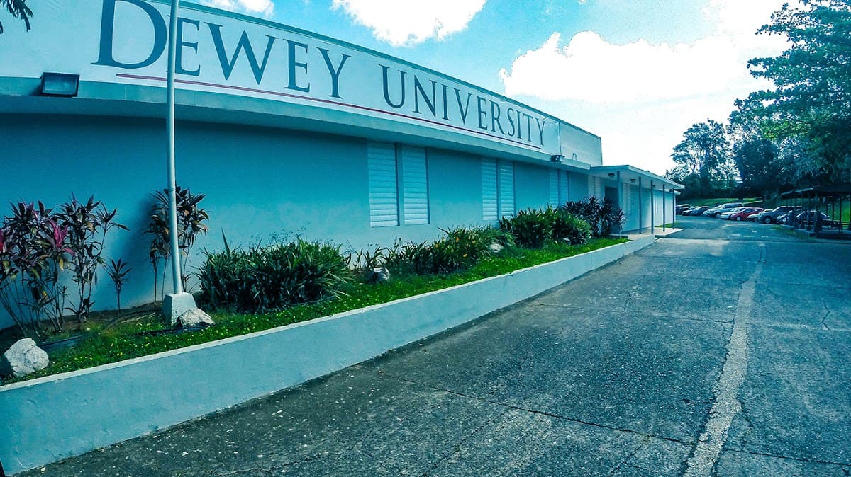Dewey University-Manati campus